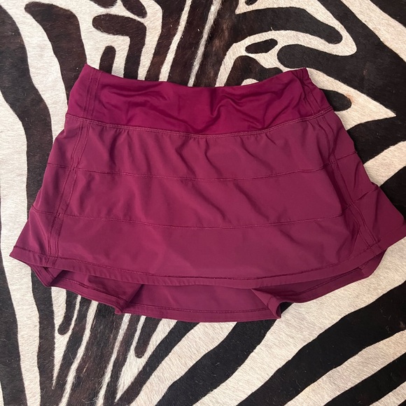 Lululemon skirt size 4 - Picture 2 of 3